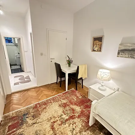 6 Tiha Ulica Apartment *