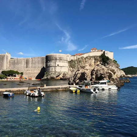 6 Tiha Ulica Apartament *