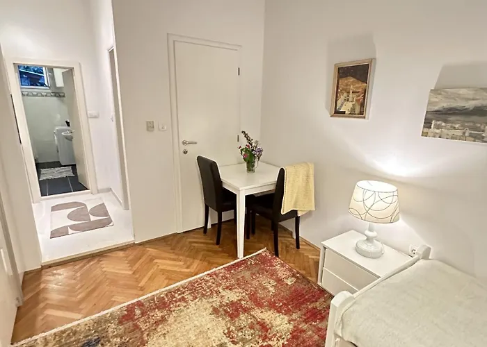 6 Tiha Ulica Апартаменты *